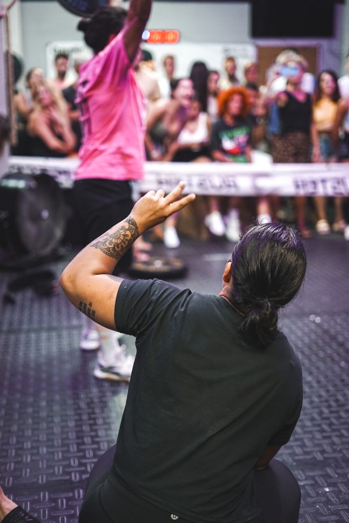 CrossFit Puerto Banús coach counting reps during an event